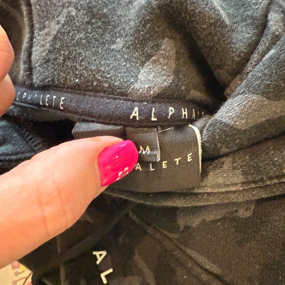 Alphalete Camo Cropped Hoodie Sweatshirt 45231 - Picture 9 of 12